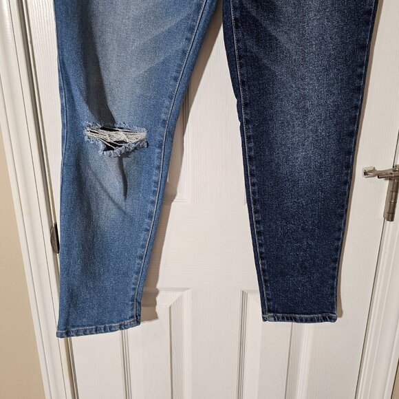 No Boundaries - Super High Rise Destructed - Mom Jeans - Juniors Size 11 - NWT 3 - Picture 5 of 13
